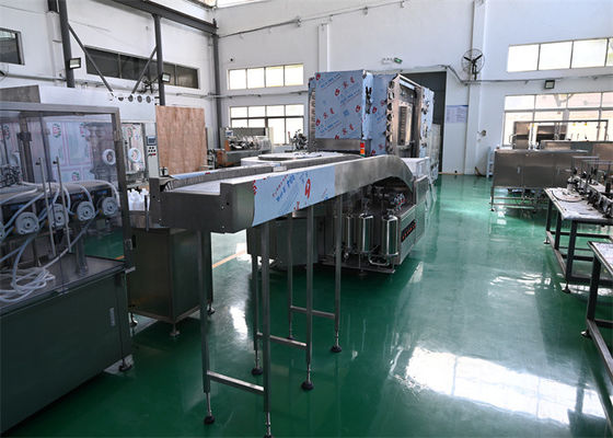 Un buon prezzo. Sistema di riempimento ad alta velocità delle fiale per la riparazione degli esosomi liquido di alta sterilità con sistema LAF e isolatore in linea