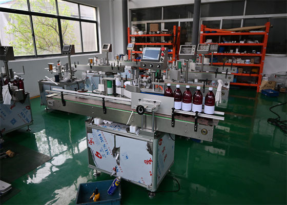 Un buon prezzo. Macchine per l'etichettatura autoadesiva Controllo PLC di etichettatore, etichettatura di bottiglie di vino, etichettatura di lattine in linea