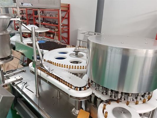 Precisione ed efficienza della macchina automatica di riempimento di liquidi per l'industria farmaceutica, cosmetica e alimentare