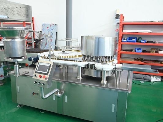 Macchina di riempimento di liquido farmaceutico ad alta velocità per sciroppi per la tosse, 99,5 precisione con pompa a pistoni servo-driven