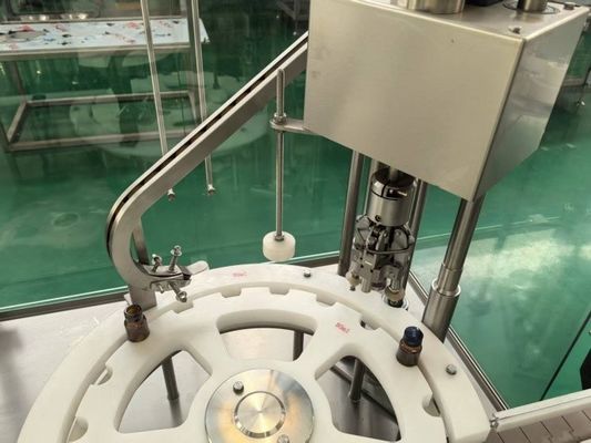 Un buon prezzo. Macchina di copertura del flaconcino per flaconcini medici da 2 a 500 ml con standard GMP, lame multi-copertura, copertura ad alta velocità in linea