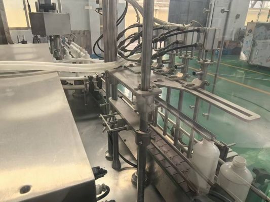 Un buon prezzo. Macchina di riempimento e tappo di flaconcini adesivi in poliuretano da 5-50 ml con alta precisione, resistenza alla corrosione e progettazione pronta per l'industria chimica in linea