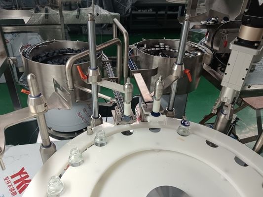 Macchina automatica di riempimento e tappatura di liquidi (100-500 ml)Automazione multi-testa scalabile per preparazioni liquide per il benessere ad alto rendimento