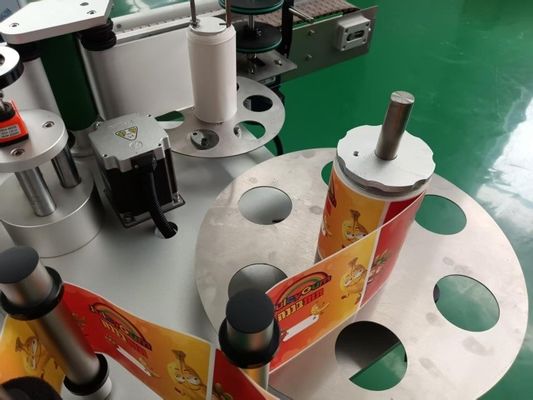 Macchina di etichettatura automatica per bottiglie per bottiglie di plastica e vetro da 20 a 1500 ml con codice a nastro di carbonio